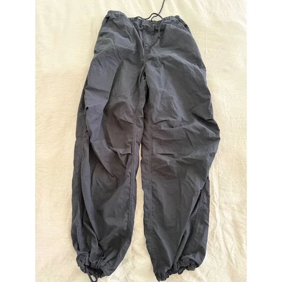 Aritzia TNA Parachute Pants Cargo Black Y2K Streetwear Utility Cinch Hem S - Picture 2 of 6